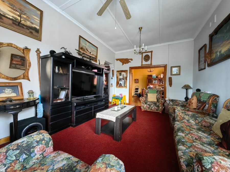 6 Bedroom Property for Sale in Glenlilly Western Cape